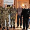 Sie gehören zum neuen Vorstand der Standortkameradschaft Würzburg/Veitshöchheim: (von links) Stabsfeldwebel a.D. Ekkehard Wiehn (stellvertretender Vorsitzender), Stabsfeldwebel Martin Glosauer (Kassenwart), Major Enrico Dani (Vorsitzender), Hauptfeldwebel Sven-Hermann Hartung (Schriftführer), Stabsfeldwebel a.D. Hans Dieter Hutzheimer (Beisitzer) sowie der Bezirksvorsitzende Oberstleutnant Frank Gotthardt, der Vorsitzende der ERH Feldwebel d.R. Siegbert Schneider und der Standortälteste Veitshöchheim, Brigadegeneral Andreas Hannemann.