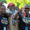 Handy am Ohr und Daumen nach oben: Das Team des Veranstalters Afro Project e. V. hatte am ersten Festivaltag gut lachen. Rechtzeitig zur Eröffnung des 28. Africa Festivals auf den Mainwiesen spielte auch das Wetter mit. Handy am Ohr und Daumen nach oben: Das Team des Veranstalters Afro Project e. V. hatte am ersten Festivaltag gut lachen. Rechtzeitig zur Eröffnung des 28. Africa Festivals auf den Mainwiesen spielte auch das Wetter mit.