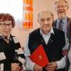 Walter Kolbow (Zweiter von rechts) ehrte zusammen mit Ingrid Stryjksi (rechts) Wolfgang Meding für 50 Jahre SPD. Mit auf dem Bild Landtags-Abgeordneter Volkmar Halbleib (links) und Erika Meding, die Ehefrau des Jubilars.