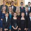 (hn)   Einen großen Tag erlebten die 14 jungen Christen, die am Sonntag in der Pfarrkirche in Heßdorf ihre Konfirmation feiern konnten. In einem festlichen Gottesdienst durften sie zum ersten Mal am Abendmahl ihrer Gemeinde teilnehmen. Pfarrerin Kathrin Seeliger reichte ihnen dazu in dem voll besetzten Gotteshaus Oblate und Wein (Apfelsaft) als Zeichen für den Leib und das Blut Christi. Musikalisch umrahmt wurde der Konfirmationsgottesdienst vom Posaunenchor Heßdorf-Höllrich- Weickersgrüben, von Gisel Steiner an der Kirchenorgel sowie von Freddy Kraus mit Chor. Die Konfirmanden kommen aus allen drei Kirchengemeinden Heßdorf, Höllrich und Weickersgrüben. Es sind dies: Tom Atzmüller (Karsbach), Luca Csapo (Höllrich), Lea-Sophie Bald (Weickersgrüben), Merlin Bald (Höllrich), Julian Döll (Weickersgrüben), Jannik Fichtner (Höllrich), Lorenz Höfler (Höllrich), Daniel Liss (Heßdorf), Elena Mennig (Karsbach), Sophie Neun (Heßdorf), Nico Rosenkranz (Höllrich), Emma Vogt (Gössenheim), Leonie Wruck (Heßdorf) sowie Tom Wruck (Heßdorf).