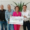 3500-Euro-Spende überreicht für Aktion Kinderträume (von links): Rene Arendes, Andreas Bohl (beide Fa. Tönnies), Norbert Sack (FV Oberlauda), Margit Tönnies (Schirmherrin der Stiftung), Christian Förster (Taubertaler Fleisch und Wurst) und Marco Kuhn (FVO).