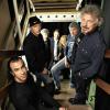 (aba)   Vierzig Jahre Niedeckens BAP – Das feiert die Band mit einer groß angelegten Jubiläumstournee in Deutschland, Österreich, der Schweiz und in Luxemburg. Ende Juli treten die Kölner Musiker auch in der Region auf: Im Schloss Eyrichshof wird am 29. Juli ein Open Air mit Niedeckens BAP stattfinden. Neben neuen Songs vom Album „Lebenslänglich“ stehen vor allem die beliebtesten Lieder aus vierzig Jahren Bandgeschichte im Fokus der Tournee. „Es ist ein unbeschreibliches Gefühl, wenn die Emotionen zwischen Bühne und Auditorium hin und her fliegen“, erklärt Frontmann Wolfgang Niedecken. „Die schönsten Momente fangen mit den eingespielten Domglocken an und enden mit der Schlussverbeugung zu den Klängen von Willi Ostermanns ,Ich möösch zo Fooß noh Kölle jonn‘.“ Gegründet wurde die Band 1976. Dieses Jahr fällt am 18. Mai der offizielle Startschuss der Jubiläumstournee mit einem Konzert in Münster. Zwei Tage vorher findet ein Warm-up Konzert in Duisburg als letzte Vorbereitung statt. Deshalb ist auch eine CD mit dem Titel „Niedeckens BAP – Die beliebtesten Lieder 1976 – 2016“ bei Universal Music erschienen. Zu kaufen gibt es diese seit 6. Mai. Der Beginn des Open Airs am 29. Juli ist um 20 Uhr. Karten gibt es an allen bekannten Vorverkaufsstellen entweder telefonisch unter (0 95 1) 23 83-7 oder unter kartenkiosk-bamberg.de
