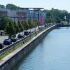Im Sommer ist die Maininsel sehr idyllisch, viele Menschen kommen, um am Ufer den Blick aufs Wasser zu genießen. Doch Anwohner klagen über Lärm, Müll und zu schnelle Autos.