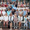 Gruppenbild auf der selben Treppe – nur 25 Jahre später: Der Abiturjahrgang 1991 des Olympia-Morata-Gymnasiums (OMG) nutzte am Samstag das vollendete 25. Jahr nach dem erfolgreichen Schulabgang, um sich wiederzusehen, zu erinnern und Bilanz zu ziehen.