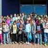 Die Gewinner des Malwettbewerbs der VR-Bank Gerolzhofen vor dem Kinobesuch im Erlebniskino „Cineworld“ im Mainfrankenpark Dettelbach.