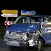Mit diesem VW-Bus stieß am Freitagabend ein mit zwei Jugendlichen besetztes Motorrad auf der B 279 zwischen Bad Königshofen und Großeibstadt (Lkr. Rhön-Grabfeld) zusammen.