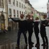Die fünf Mitglieder der English Drama Group (EDG), die am Samstag William Shakespeares wohl bekanntestes Liebessonett in der Würzburger Innenstadt vortrugen: Daniel Schulze (Co-Produzent), Philipp Raab, Harriet Webler, Sebastian Suttner und Katrin Zöller (Co-Produzentin).