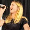 Zu den zahlreichen, mit viel Leidenschaft und Können vorgetragenen und vom Publikum lautstark bejubelten Darbietungen beim Hausmusikabend am Karlstadter Gymnasium zählte auch der Auftritt von Beatrice Bayerlein mit  „Make me feel my love“ von Adele. Einfühlsam begleitet wurde die begnadete junge Sängerin am Klavier vom musikalischen Multitalent Michael Netrval.