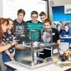 Eine Mitarbeiterin der Firma Grimmer aus Lisberg erklärte den Neuntklässlern die Funktionsweise eines 3D-Druckers.
