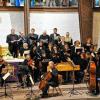 (mma)   Am Karfreitag, 25. März, 19 Uhr, findet in der Martin-Luther-Kirche am Wittelsbacherplatz ein Passionskonzert unter der Leitung des Kirchenmusikers und Cellisten Philipp Hagemann statt. Es erklingen die Kantaten „Der Friede sei mit dir, Sehet, wir gehen hinauf gen Jerusalem und Meinen Jesum lass ich nicht“ von Johann Sebastian Bach. Weitere Werke von Bach und anderen Komponisten für Chor und Orchester runden das Programm ab. Als Solisten sind zu hören: Nicole Cassel (Sopran), Franziska Rapke (Alt), Oliver Kringel (Tenor), Tobias Germeshausen (Bass). Die Musiker des Hermann-Zilcher-Ensembles und der Martin-Luther-Chor unterstützen die Solo-Sänger.  Das Orchester ist mit Streichern, Bläsern und Cembalo besetzt.  Seit 2008 gestalten professionelle Solo-Sänger und Instrumental-Musiker ein Passions-Konzert in der Martin-Luther-Kirche mit Bach-Kantaten.  Eintritt: 12 Euro, ermäßigt 6 Euro.NIKO NATZSCHKA