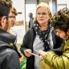 Wann bekomme ich meinen Pass? Wohin werde ich gebracht? Und was passiert mit meiner Familie? Eva-Maria Schmitt im Gespräch mit Flüchtlingen am Heuchelhof.