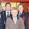 Kreisbrandinspektor Dirk Albrecht und Kommandant Roland Markert (von links) nahmen die Ehrung verdienter Feuerwehrleute vor und verabschiedeten Walter Herrmann und Bernhard Volkamer (in Zivil) in den Feuerwehrruhestand.