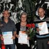 (ret)   Bei der Weihnachtsfeier im Hause Wenz Gebäudetechnik wurde  Thomas Krämer von der Handwerkskammer für seine 25-jährige Tätigkeit bei der Firma eine Ehrenurkunde überreicht. Ebenso gratulierte die Kreishandwerkerschaft  Rosa Merkert und Raimund Leuchtweis für ihre 20-jährige Tätigkeit bei Wenz. Waltraud Wenz und Dominik Wenz bedankten sich mit Geschenkgutscheinen bei Ihren Mitarbeitern und freuen sich auf viele weitere Jahre der Zusammenarbeit. Von links: Waltraud Wenz, Thomas Krämer, Rosa Merkert, Raimund Leuchtweis und Dominik Wenz.