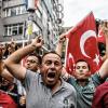 Gesichter voller Wut: Diese Männer gingen in Istanbul auf die Straße, um gegen die kurdische Rebellenorganisation PKK zu demonstrieren. Diese hatte in den vergangenen Tagen schwere Anschläge auf türkische Polizisten und Soldaten verübt.