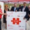Das Puzzle ist zusammengebaut, die Kooperation zwischen Arbeiterwohlfahrt (AWO) und Caritas besiegelt. Darüber freuen sich (von links): die Ortsvorsitzende der AWO Thea Kupfer, die Leiterin der Sozialstation Johanna Niklaus, Bürgermeister Stefan Rottmann, der Leiter der Tagespflege Sebastian Neubauer und der Bezirksgeschäftsführer der AWO ,Stefan Wolfshörndl.