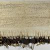 Im Staatsarchiv: Der berühmte „Friedensbrief“ von 1373mit dem großen Siegel der Stadt Würzburg und den Siegelnaller 37 Zünfte.   Foto: URSULA SCHEDL