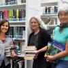 Sie versorgen Menschen mit Handicap mit Lesestoff: (von links) Katja Kraus, Christine Hoffart, Maria Rümer-Feineis. Es fehlt Lisa Müllerschön.