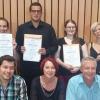Grund zur Freude: Die erfolgreichen Geis-Azubis mit ihren Ausbildungsleitern (hinten von links): Jessica Gröschl (Geis Transport und Logistik GmbH Gochsheim), Marius Kraft (Hans Geis GmbH Kürnach), Christine Richter und Katharina Senft (beide Hans Geis GmbH Bad Neustadt)mit (vorne von links) Fabian Durmann, Ursula Wirth und Bernhard Hofmann.