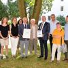 Die Realschule Schloss Schwarzenberg hat die Auszeichnung Naturpark-Schule erhalten. Im Bild von links: Biologielehrerin Dr. Isabel Jungkunz-Stier, Felix Schimmel, Raphael Gensel, Verena Kritikos, Sandra Baritsch (Geschäftsführerin Naturpark Steigerwald), Alexandra Kellner, Arno Kaesberg, Gisela Keller, Johann Kalb, Claus Seifert, Kreis- und Ortsvorsitzende Karin Eigenthaler (Bund Naturschutz), Peter Aichmüller (Forstamt Kitzingen) und Pawel Malec.