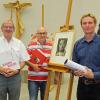 Kunstreferent Domkapitular Jürgen Lenssen, Michael Koller und Jens Oertel (von links) bei der Präsentation des Buches über Jehuda Bacon im Würzburger Museum am Dom.