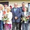 Immer in Schwung: Über 30 Jahre Seniorentanz freuen sich (von links) der frühere Geschäftsführer des BRK, Adolf Saam, die Leiterin der Sozialarbeit, Petra Fuchs, Marion Juckeland, die Leiterin des Seniorentanzes, Helga Roos, Bürgermeister Ansgar Zimmer, der stellvertretende Geschäftsführer des BRK, Ralf Baumeister, Elfriede Seifert und Gertrud Krause.