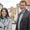 Glücklich: Fidan Valiyeva ist die neue Maienkönigin. Mit ihr freut sich auch Bürgermeister Wolfgang Lampe schon auf Walpurgi.
