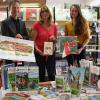 Eine Ausstellung mit Informationsmaterial aus 22 fränkischen Städten eröffneten am Montag Bürgermeister Thorsten Wozniak, Bibliotheksmitarbeiterin Doris Pfaff und Leiterin Julia Rehder (von links).