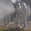 Wasser marsch: Im futuristischen Brandschutzanzug wurde in Hambach ein "Großbrand" bekämpft.