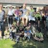 Nach dem großen Kartoffelessen: satte Ferienkinder im ehemaligen Schulgarten.