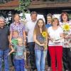 Urlaub in der Rhön ist schön: Das wissen (von links) Harald Dummermuth, Erlebnisbäuerin Daniela Mültner mit den Kindern Hannes und Nils sowie Hund Selly, Peter Schmidt vom Fremdenverkehrsverein Ostheim, Jenny Dummermuth, Felicia Hein, ebenfalls Fremdenverkehrsverein Ostheim, Renate Dummermuth sowie Uta und Torsten Wüpper mit Tochter Alissa.