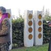 Kirchlicher Segen: Die Pfarrer Georg Hartmann und sein evangelischer Kollege Thomas Kohl (rechts) segnen die Stelen und das neue Urnenfeld auf dem Giebelstadter Friedhof.