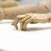 Second Hand: In der Würzburger Prothesensammlung geht es im Wortsinne um die zweite Hand. 