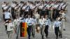 Deutsche Soldaten marschieren während der großen Militärparade auf der Prachtstraße Champs-Élysées zur Feier des französischen Nationalfeiertags. 