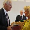 Landrätin Tamara Bischof dankte Hanspeter Kern für seinen regionalen Einsatz.