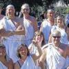 Tolle Truppe: Andrea Heßdörfer (erste Reihe, Dritte von links) mit der Mannschaft der Freien Bürger beim 1. Zellinger Drachenbootrennen 2007.