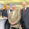 Modellhaft: Beim Festakt (von links): Ulrich Schäfer vom AOK-Bundesverband, Geschäftsstellenleiter Joachim Eck, der Vorstand der AOK Bayern, Hubertus Räde, Architekt Georg Ziegler, Wolfgang Schilhaneck vom Büro Klis Design, Horst Keller, Direktor der AOK Würzburg, Bürgermeister Rainer Friedrich und Landrat Eberhard Nuß.