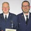 Vereinstreue: Stefan Biederer (links) wurde vom Vorsitzenden Volker Heilmann für 25 Jahre Mitgliedschaft im Feuerwehrverein geehrt.