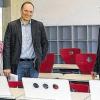 Im Musterklassenzimmer: Schuldirektoren Petra Folger-Schwab, Christian Wamser und Bürgermeister Wolfgang Vockel.