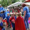 Eine Lanze gegen Ausgrenzung brachen die Kindergartenkinder mit ihrer "Blauland-Aufführung" im Rahmen des Kindergartenfestes in Wargolshausen.
