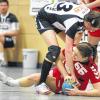 Das Bild täuscht: Nicht Anne-Lena Früh und ihr TV Etwashausen waren im Bayernliga-Derby obenauf, sondern Annika Brezina und ihr SV Bergtheim landeten einen 25:23-Sieg.