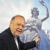 Bayer mit Leib und Seele: Joseph Vilsmaier vor einem Plakat zu seinem Dokumentarfilm „Bavaria – Traumreise durch Bayern“.