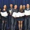 (rtg)   In der Jahresabschlussfeier der Johanniter wurden ehrenamtliche Helfer für ihr besonderes Engagement und die geleisteten Stunden im Jahr 2013 geehrt. Carina Zokolowski, Karen Lutz, Anton Müller, Michael Lutz und Susanne Müller erhielten das Leistungsabzeichen in Bronze, Silber oder Gold für 1000, 2000 oder 4000 Stunden. Eine besondere Auszeichnung, das Ehrenzeichen am Bande, für mindestens sechs Dienstjahre und hervorragenden Leistungen, ging an Jürgen Keller, Stefan Markard und Matthias Knies, die neben ihren hauptamtlichen Berufen bei den Johannitern auch ehrenamtlich seit über 25 Jahren sehr aktiv sind. Für über 15 Jahre ehrenamtliches Engagement erhielt Fabian Hench ebenfalls das Ehrenzeichen am Bande überreicht. Unser Bild zeigt (von links): Uwe Kinstle (Mitglied des Regionalvorstands), Christoph  von Seydlitz-Wolffskeel (Johanniterorden), Karen Lutz, Anton Müller, Jürgen Keller, Susanne Müller, Arwed Driehaus (Mitglied des Regionalvorstands), Stefan Markard, Michael Lutz, Matthias Knies und Manuel Hassemer (Bereitschaftsführer). Es fehlen Carina Zokolowski und Fabian Hench.