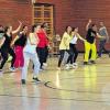 Tanz im Rhythmus: Katharina Schmitt und ihre Zumba-Freundinnen heizen den Besuchern ein.