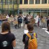 Wollen weiter lautstark gegen den drohenden Klimawandel demonstrieren. Die Fridays for Future-Demonstranten im Innenhof des Landratsamtes.