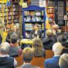 Autoren und Experten:  Michael Kleeberg, Christoph Peters, Anja Flicker, Dr. Karl Südekum und Moderator Gunther Schunk diskutierten im Buchladen Neuer Weg über die Zukunft der Buchhandlungen. Die werden durch den Boom des Versandhandels in Existenznöte gebracht.