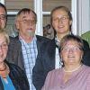 Stützen im Familienbetrieb: Heinrich Wirsching und Andrea Wirsching dankten den treuen Mitarbeitern ihres Weinguts für deren Einsatz bei einer Jubilarfeier. Im Bild (hintere Reihe von links): Uwe Matheus, Werner Probst, Dagmar Betz und Heinrich Wirsching sowie (vorne) Elfriede Heinritz und Waltraud Fischer.