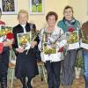 Sie hatten den schönsten Blumenschmuck: Vorsitzende Erika Rüppel (links) und ihre Stellvertreterin Dagmar Weis (rechts) ehrten (weiter von links) Rosemarie Welzenbach, Gerdi Goßmann, Inge Mill, Brigitte Lotz und Horst Geiger für die schönen Blumen an ihren Anwesen.