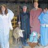 Eine Familie mit drei „C“ in einer Weihnachtskrippe in 3D: Engel Julia, Schaf Lissy, Schäfer Winfried Huppmann mit der „Heiligen Familie“ Christian, Christina und Clara Rödemer.