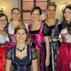 Gekrönte Häupter: Die Weinhoheiten aus den Nachbargemeinden gratulierten der frisch gekrönten Eibelstadter Weinprinzessin Katharina Prozeller (vorne); von links: Marina Eyring (Kleinochsenfurt), Barbara Wohlfart (Heidingsfeld), die ehemalige Eibelstadter Weinprinzessin Mona Fröhling, Lisa Weber (Frickenhausen) und Jessica Bichler (Theilheim).