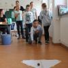 Spielerisch zeigten die Gymnasiasten den Grundschülerinen das lateinische Zahlensystem.